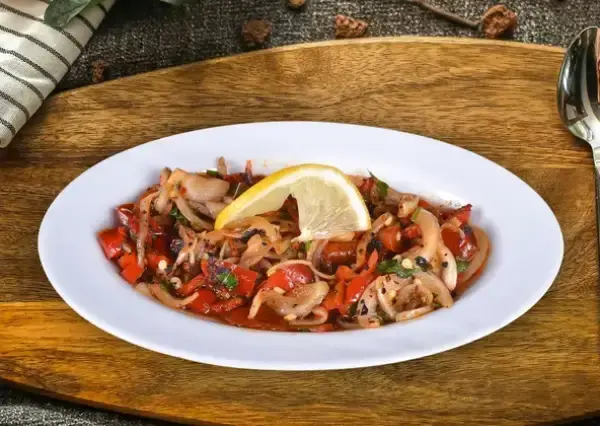 Közlenmiş Kırmızı Biber Salatası